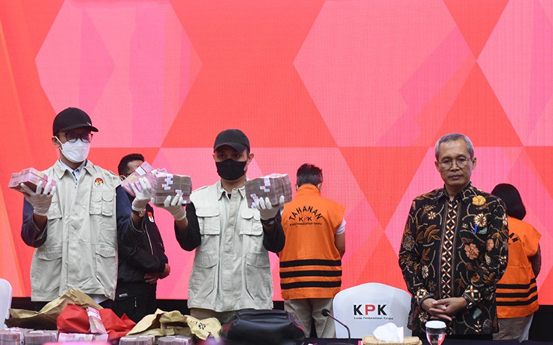 OTT KPK Kasus Pengadaan Barang Basarnas, Lima Orang Ditetapkan Tersangka - Bagian 3