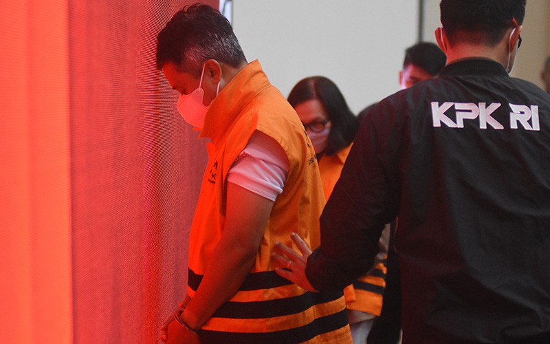 OTT KPK Kasus Pengadaan Barang Basarnas, Lima Orang Ditetapkan Tersangka - Bagian 2