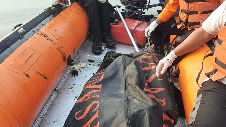 Bocah Tenggelam di Irigasi KW 4 Karawang Ditemukan Meninggal, Jasad Korban Mengambang 