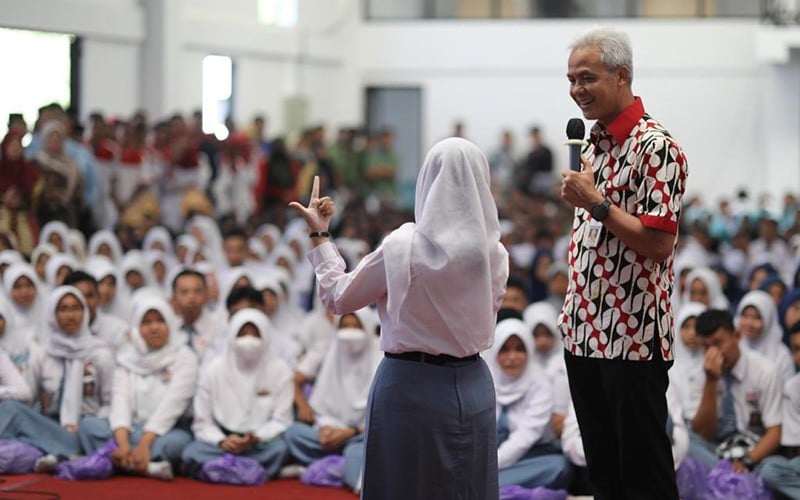 Ganjar Pranowo Peduli Rakyat Kecil, Larang Sekolah Tahan Ijazah Siswa - Bagian 2