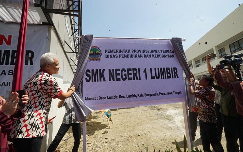 Ganjar Pranowo Peduli Rakyat Kecil, Larang Sekolah Tahan Ijazah Siswa - Bagian 3