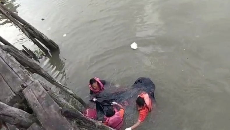 Jatuh saat Lompat ke Kapal, Warga Tanjungbalai Tewas Terseret Arus Sungai Kapias