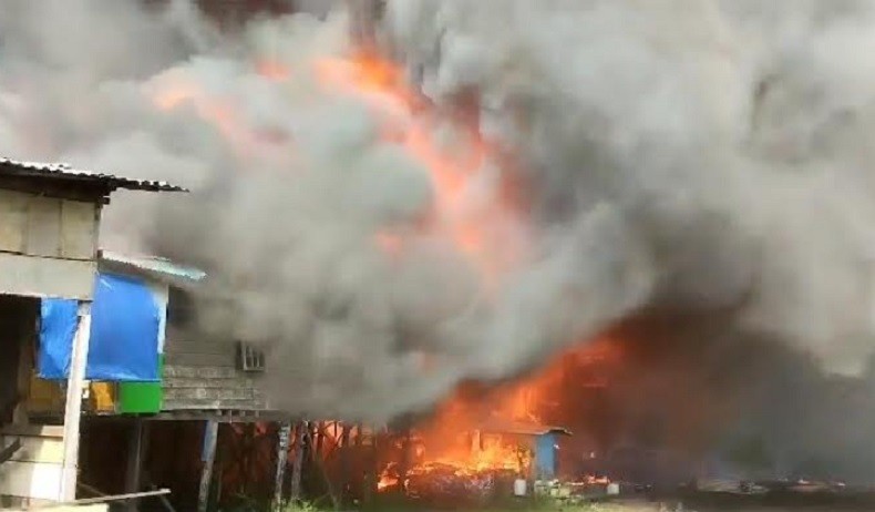 Kebakaran Hebat di Telanaipura Jambi, Belasan Rumah Ludes Terbakar