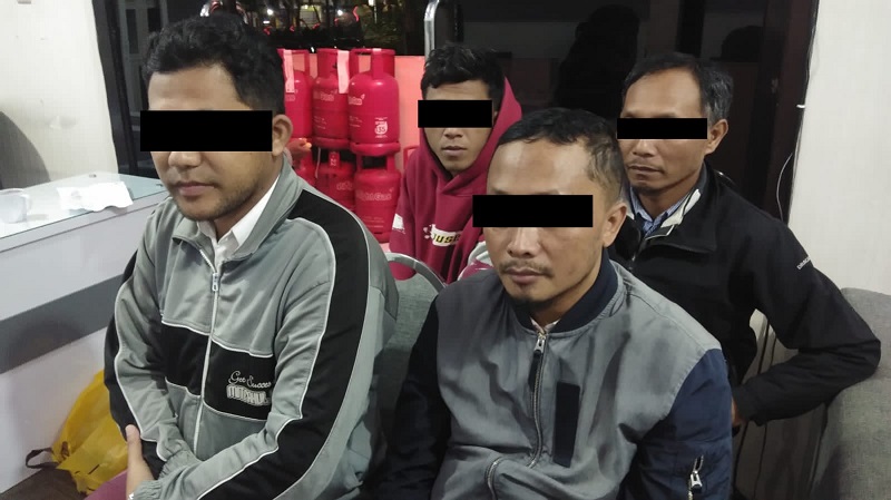 title 4 Komplotan Pemalsu Dokumen Kerja ke Luar Negeri di Malang Tertangkap, Diduga Jaringan TPPO  4 Komplotan Pemalsu Dokumen Kerja ke Luar Negeri di Malang Tertangkap, Diduga Jaringan TPPO
