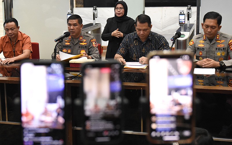 Terungkap Polisi Tembak Polisi saat Minum Alkohol, Tersangka Terancam Hukuman Mati - Bagian 1