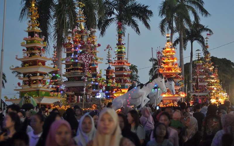 Puncak Tradisi Tabut Kenang Kematian Cucu Nabi Muhammad SAW dalam Perang Karbala - Bagian 1