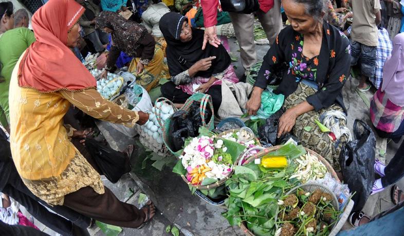 Mengenal Tradisi Nginang, Berikut Sejarah dan Filosofinya