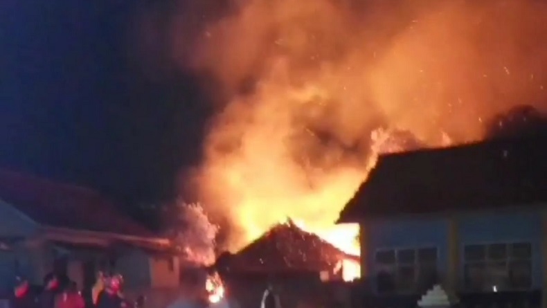 Gedung SMPN 1 Jatitujuh Majalengka Terbakar Hebat, 2 Ruang Kelas Ludes