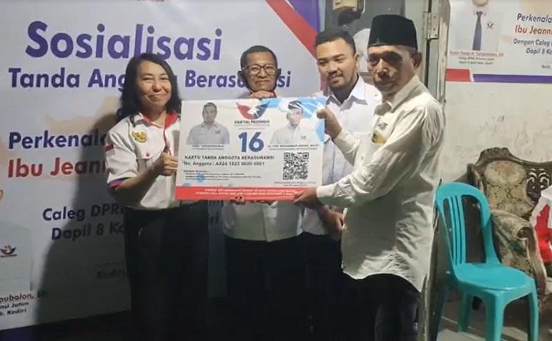 Bacaleg Partai Perindo Sosialisasikan KTA Berasuransi pada Komunitas Ojol di Kediri 