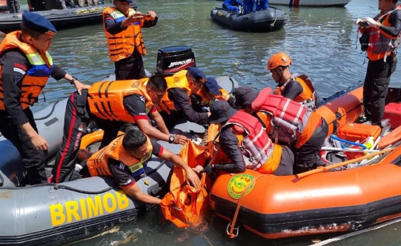 Sedang Mancing, Warga Padang Temukan Mayat Pria Mengambang