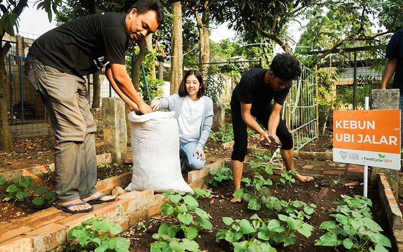 Panen Pupuk Bio Konversi dan Maggot, MNC Peduli Salurkan ke Komunitas Anak Jalanan di Bekasi - Bagian 2