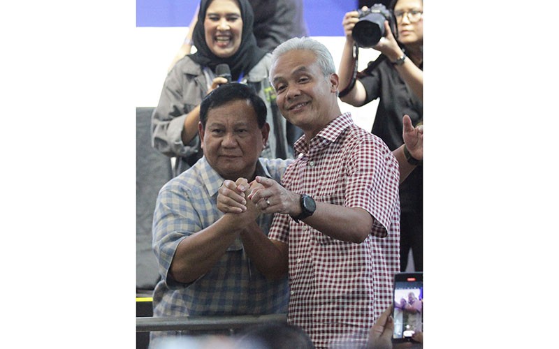 Momen Ganjar Pranowo dan Prabowo Salam Komando - Bagian 2