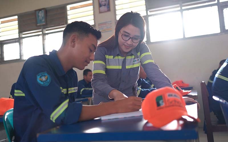 Program BUMA School Kelas Industri Raih CSR Outlook Award 2023  - Bagian 1