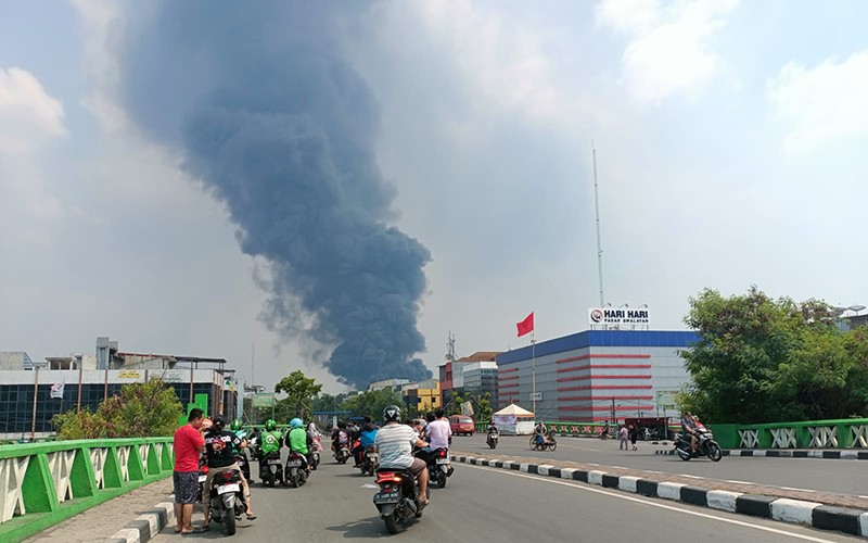 Kebakaran di Penjaringan Jakut, Puluhan Rumah Semi Permanen Ludes Dilalap Api - Bagian 4