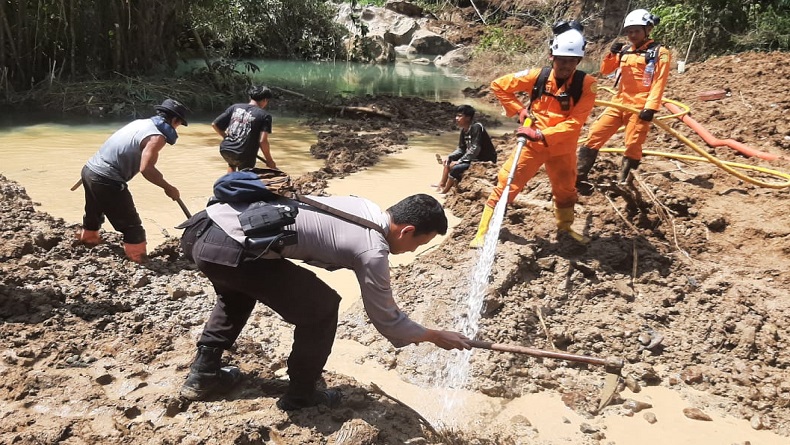 Longsor Pasirkuda Cianjur, Ada Warga Kerasukan Tunjukkan Lokasi Korban Tertimbun