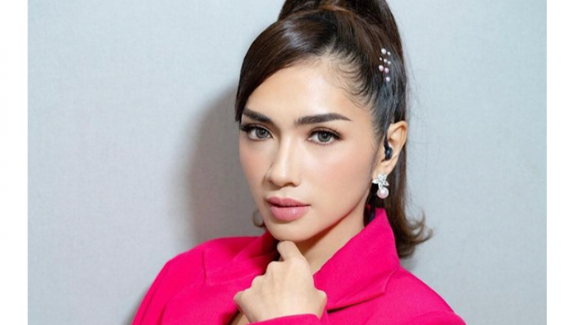 Intip Potret Cantik Angel Karamoy Dengan Outfit Pink Netizen Terpesona