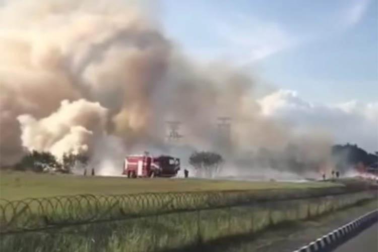 Ujung Landasan Bandara Adisutjipto Terbakar, PT Angkasa Pura I Klaim Tak Ganggu Operasional