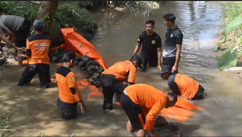 title 8 Penambang Emas Masih Terjebak, Tim SAR Gabungan Bendung Aliran Sungai Tajur 8 Penambang Emas Masih Terjebak, Tim SAR Gabungan Bendung Aliran Sungai Tajur