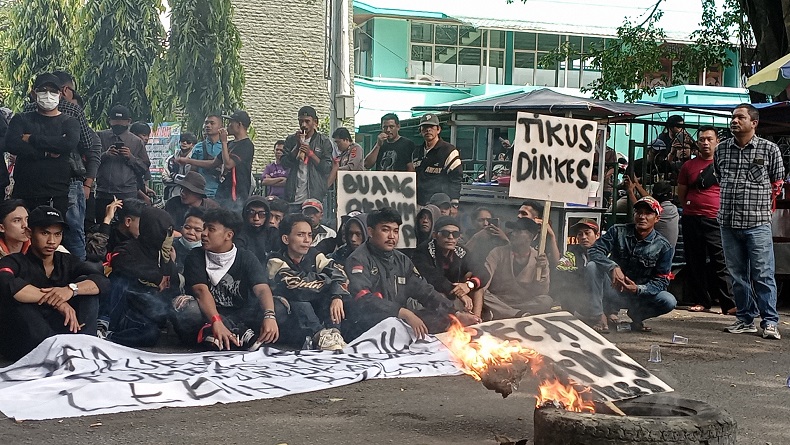 Massa FPP Geruduk Setda Sukabumi, Tuntut Transparansi Pengadaan Alkes di Dinas Kesehatan