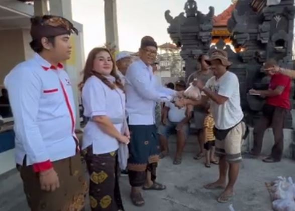 Jelang Galungan, DPD Partai Perindo Denpasar Bagikan 100 Paket Daging ke Warga