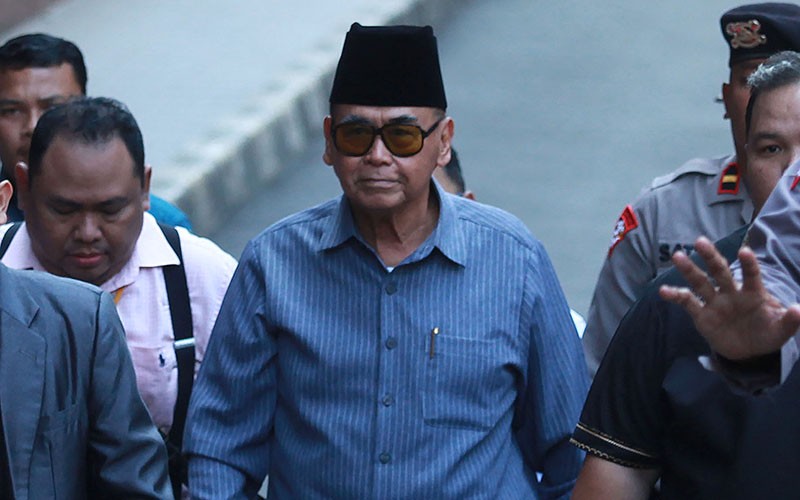 Diperiksa Bareskrim, Pimpinan Ponpes Al Zaytun Panji Gumilang Acungkan Jempol - Bagian 3