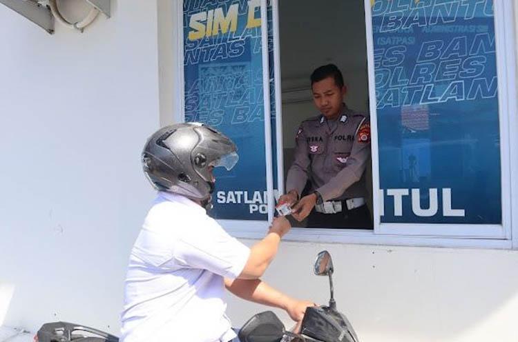 Keren! Polres Bantul Buka Layanan Drive Thru untuk Perpanjangan SIM