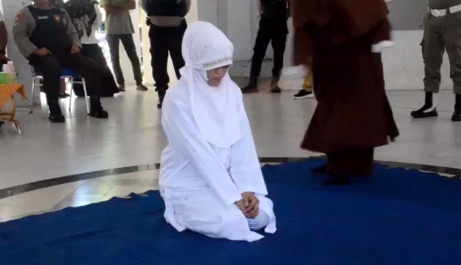 7 Remaja Mabuk di Aceh Dihukum Cambuk, 2 di Antaranya Perempuan