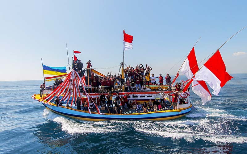 Prosesi Ritual Petik Laut di Probolinggo - Bagian 1