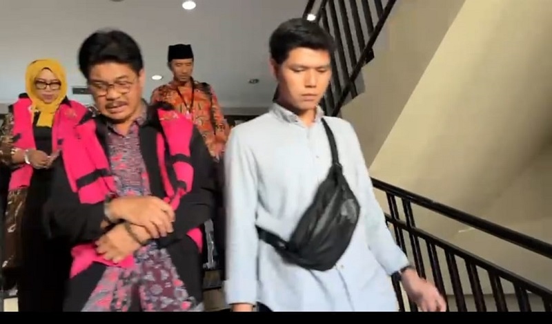 title Jadi Tersangka Korupsi DAK Rp8,2 Miliar, Eks Kadindik Jatim Saiful Rachman Dijebloskan ke Penjara Jadi Tersangka Korupsi DAK Rp8,2 Miliar, Eks Kadindik Jatim Saiful Rachman Dijebloskan ke Penjara
