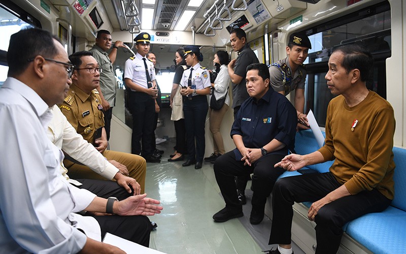 Momen Presiden Jokowi Jajal Kereta LRT Jabodebek - Bagian 2