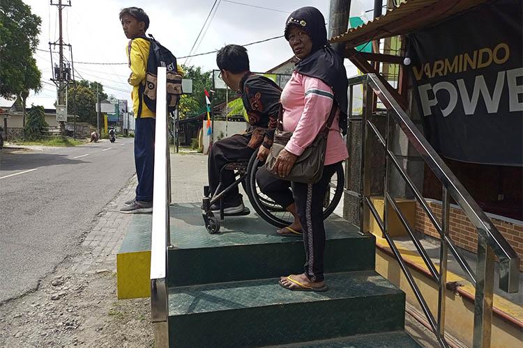 Penyandang Disabilitas Keluhkan Halte Trans Jogja Belum Ramah Difabel