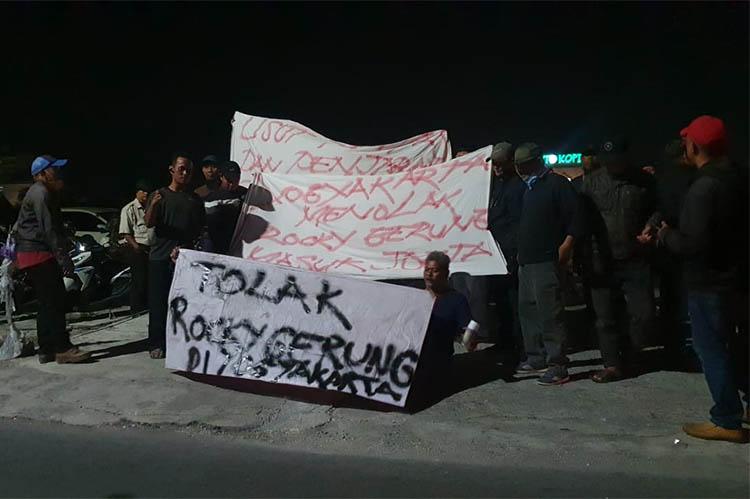 title Ditolak Warga, Diskusi Bersama Rocky Gerung di Sleman Batal Ditolak Warga, Diskusi Bersama Rocky Gerung di Sleman Batal