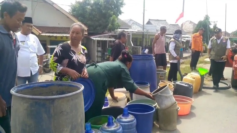 Warga Kabupaten Cirebon Terdampak Kekeringan, BPBD Drop Bantuan 8.700 Liter Air Bersih
