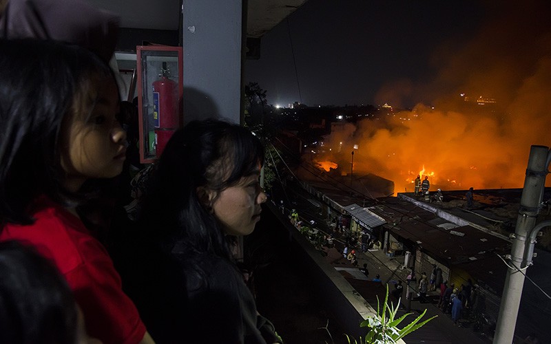 Kebakaran Pasar Sadang Serang Bandung, 160 Kios Ludes Dilalap Api - Bagian 3