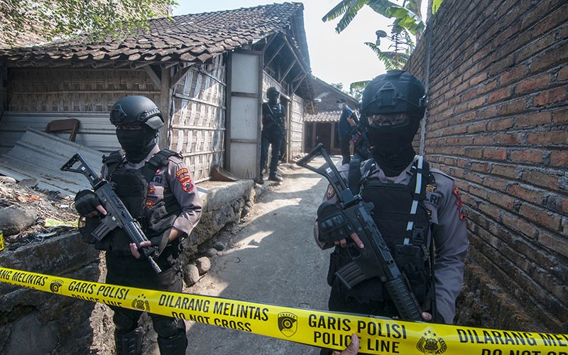 Polisi Olah TKP Rumah Terduga Teroris di Boyolali - Bagian 1