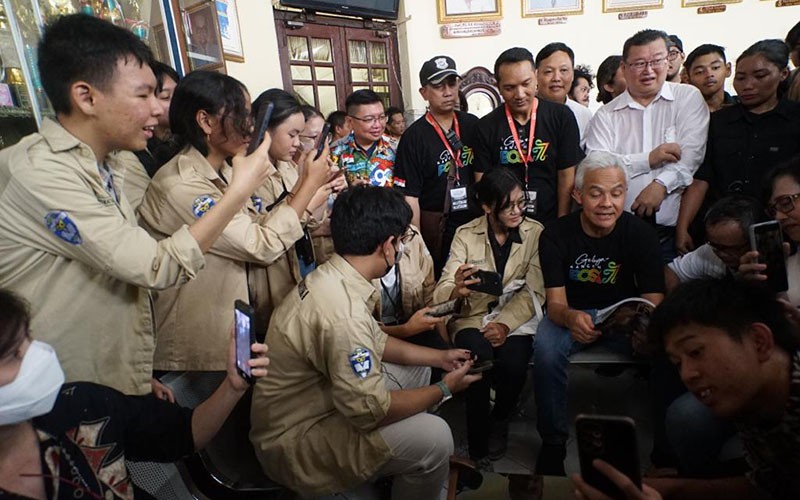 Reuni SMA Bosa Yogya, Ganjar Bertemu Teman Sekelas dan Guru Favoritnya - Bagian 3