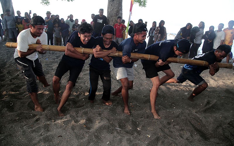 Melihat Atraksi Bambu Gila, Pemain Bergerak Tak Terkendali - Bagian 1
