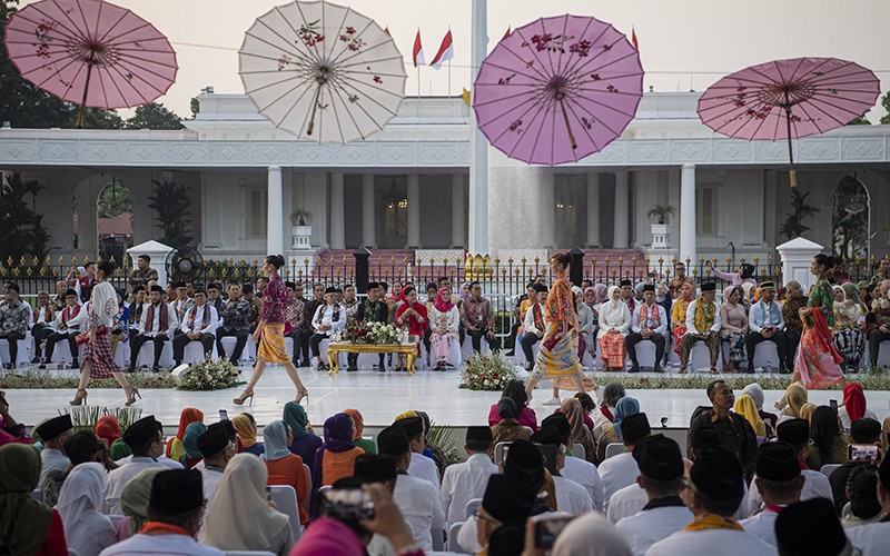 Peragaan Busana Istana Berkebaya - Bagian 3