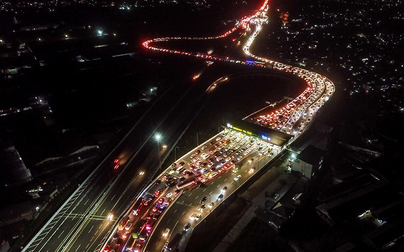 Imbas Kecelakaan Truk, Jalan Tol Purbaleunyi Macet Parah