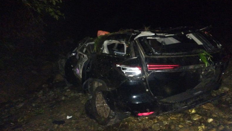 Fortuner Angkut Sekeluarga Masuk Jurang 60 Meter di Toba, 1 Orang Tewas