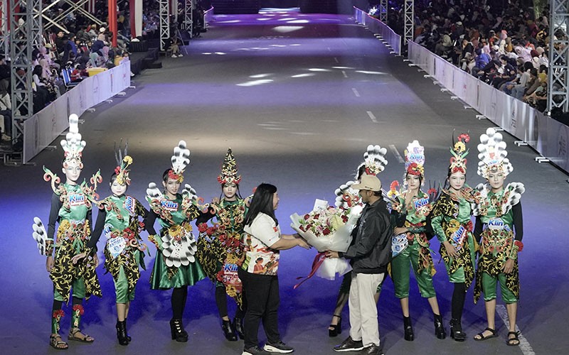 Dukung Karya Anak Bangsa pada Gelaran Jember Fashion Carnaval 2023 - Bagian 3