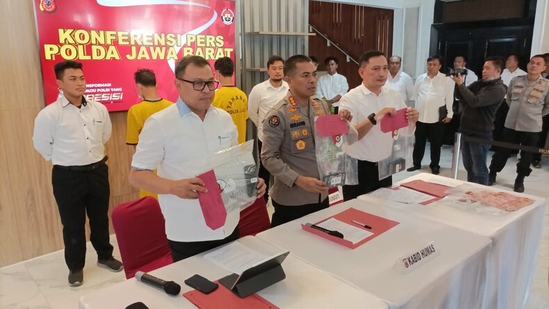 Ditreskrimsus Polda Jabar Tangkap 3 Pembajak Hak Siar Pertandingan Liga Inggris