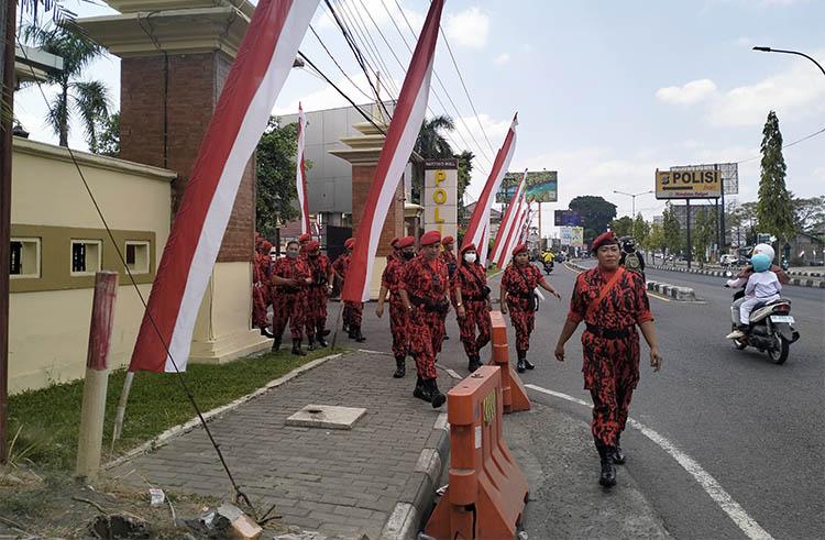 Satgas PDIP Kota Jogja Laporkan Rocky Gerung dan Refly Harun Ke Polda DIY