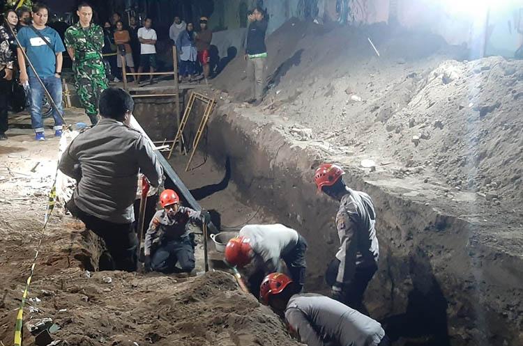 title Tengkorak Manusia dan Kerangka Kuda di Benteng Keraton Yogya Diperkirakan Telah Berusia Lama Tengkorak Manusia dan Kerangka Kuda di Benteng Keraton Yogya Diperkirakan Telah Berusia Lama