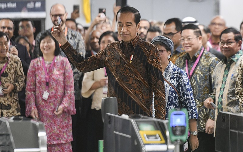 Presiden Jokowi Naik MRT Jakarta Hadiri HUT ke-56 ASEAN - Bagian 3