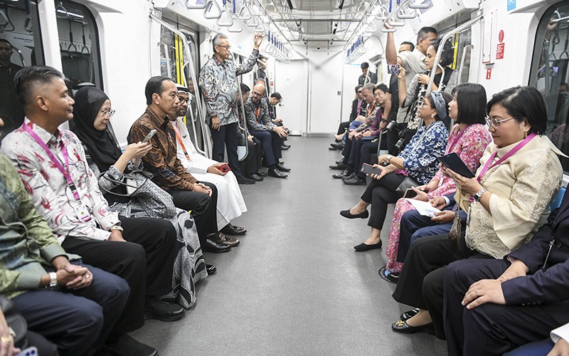 Presiden Jokowi Naik MRT Jakarta Hadiri HUT ke-56 ASEAN - Bagian 2