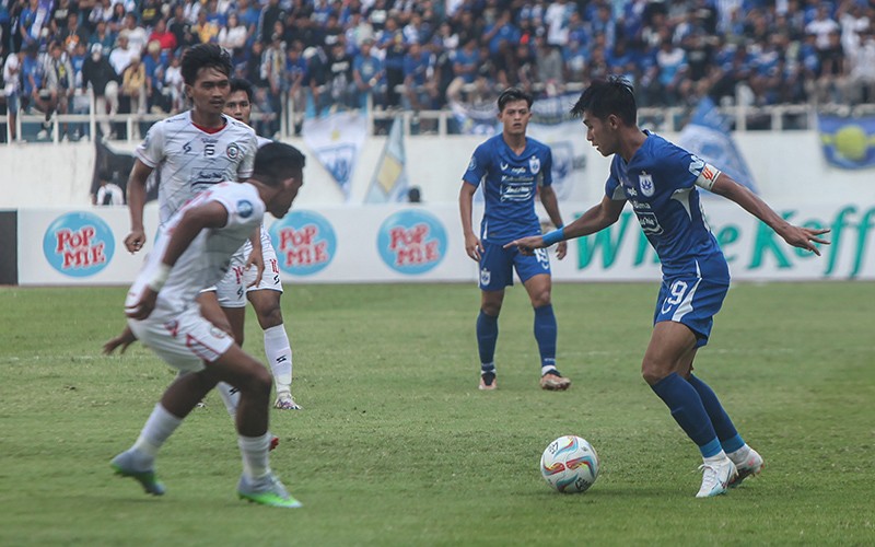 Arema FC Kalah Lagi, Kali Ini Dibungkam PSIS Semarang 2-0 - Bagian 1