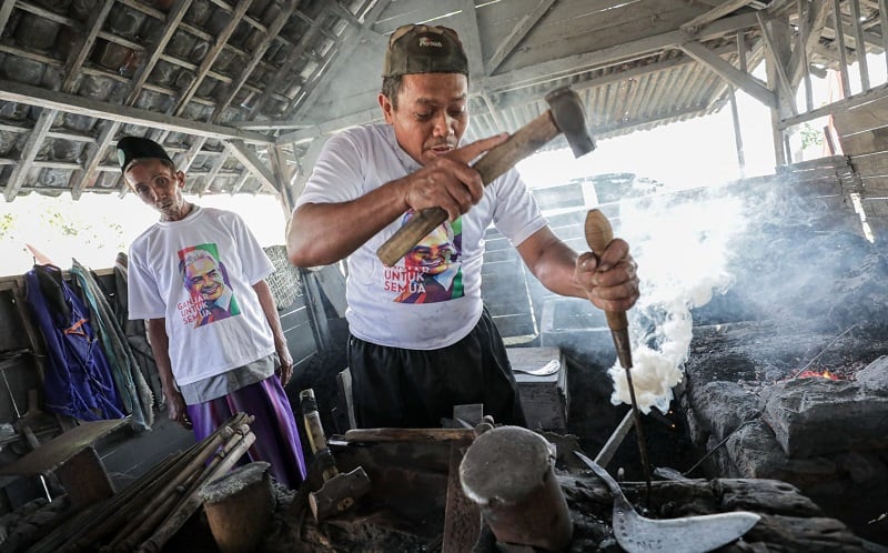 Kampanyekan Ganjar Pranowo, Kiai Muda Jatim Gelar Pelatihan Pandai Besi di Tuban 