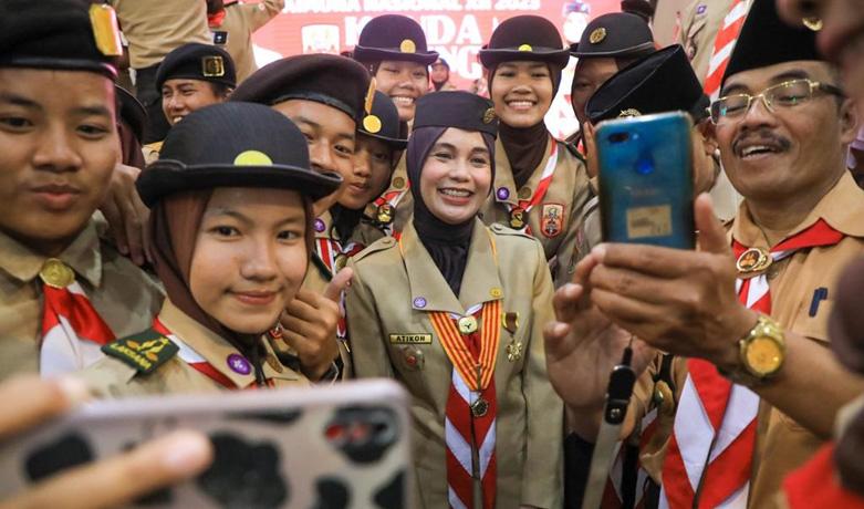 title Atikoh Ganjar Sampaikan 4 Pesan Khusus saat Lepas Kontingen Jateng ke Rainas XII Atikoh Ganjar Sampaikan 4 Pesan Khusus saat Lepas Kontingen Jateng ke Rainas XII