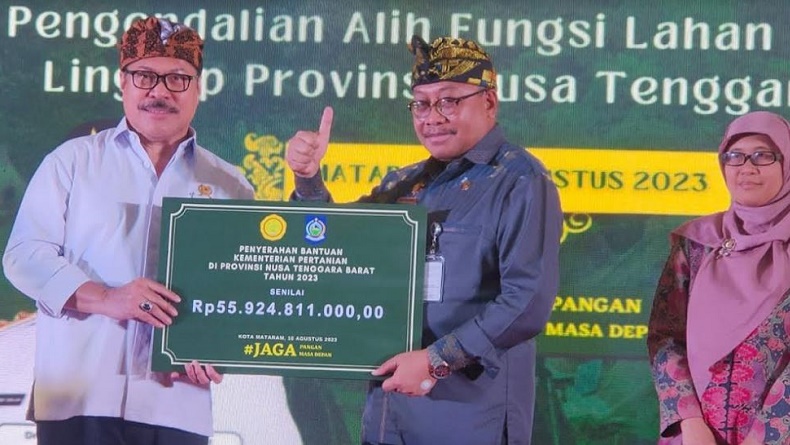 title Itjen Kementan Serahkan Bantuan Sektor Pertanian ke Pemprov NTB Senilai Rp55 Miliar Itjen Kementan Serahkan Bantuan Sektor Pertanian ke Pemprov NTB Senilai Rp55 Miliar